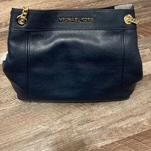 MK - Jetset Travel - LG Chain Shoulder Tote. 
Navy Leather NEW